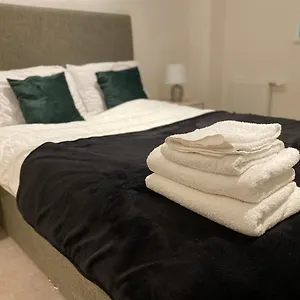 Triple T Homes Cosy 2 Bedroom With Balcony Apartment