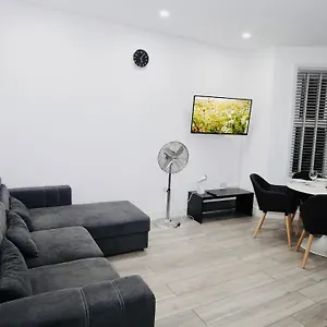 E2m Stays Luxury Apt Close To Station With Free Parking Apartment